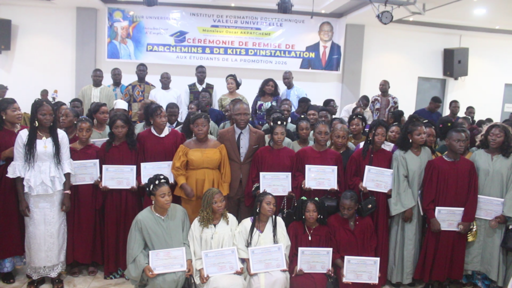 Photo-de-famille-des-heureux-recipiendaires-1024x576 Promotion 2026 de l’IFP Valeur Universelle: 70 jeunes formés pour créer de l’emploi plutôt que d’en chercher